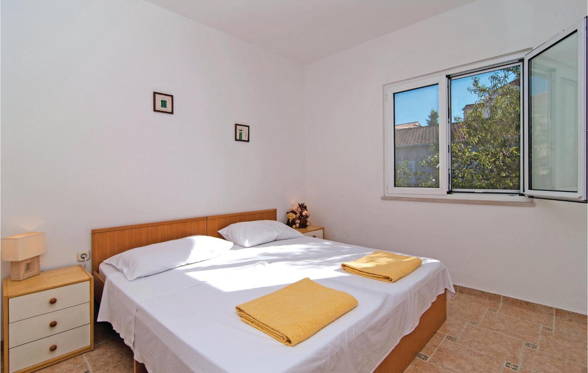 3 Bedroom Cozy Home In Supetar Luaran gambar