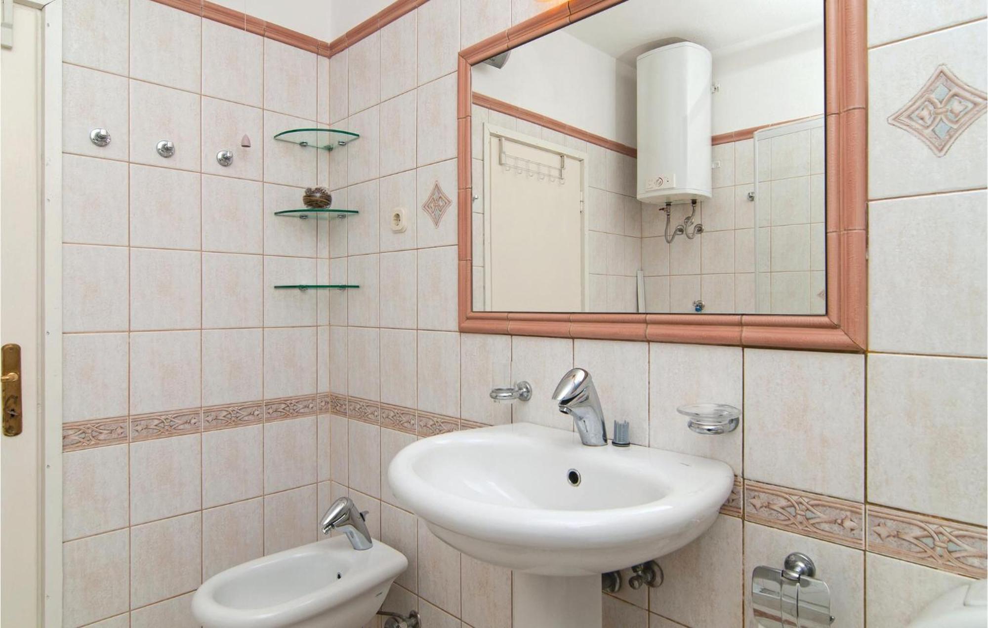 3 Bedroom Cozy Home In Supetar Luaran gambar